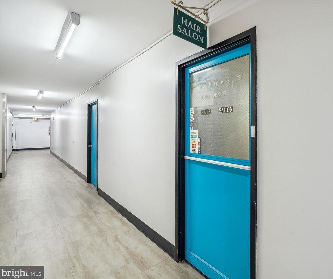 10401 Grosvenor Pl, Rockville MD  20852-4646 exterior