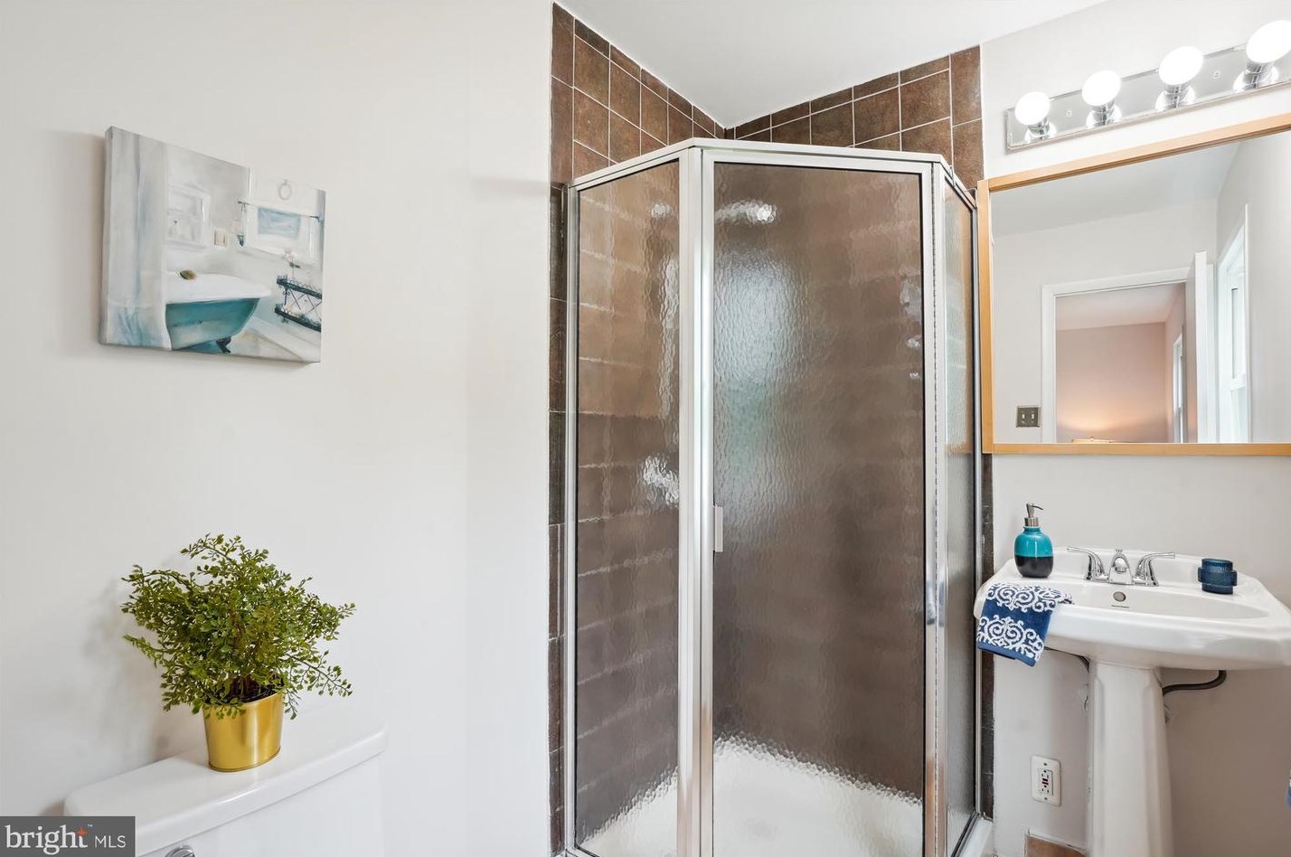 14019 Congress Dr, Rockville MD 20853-2637 exterior