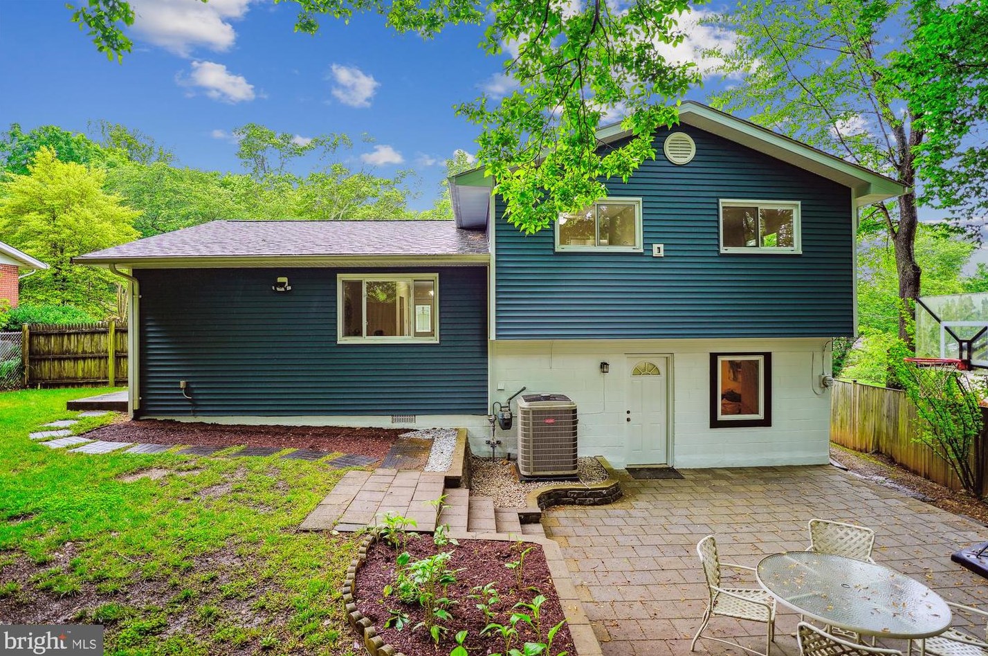 14019 Congress Dr, Rockville MD 20853-2637 exterior