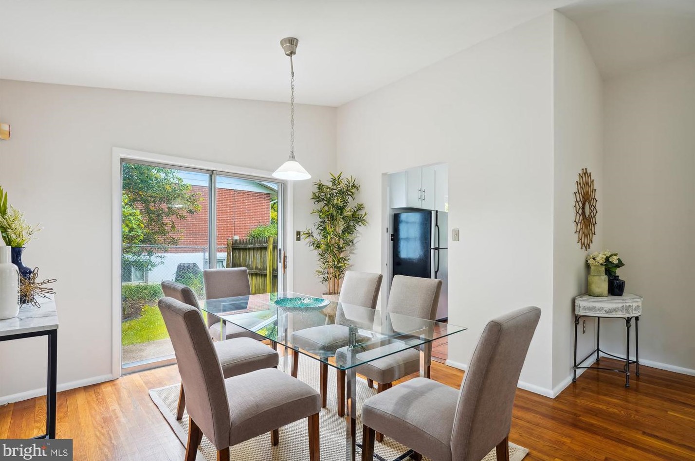 14019 Congress Dr, Rockville MD 20853-2637 exterior