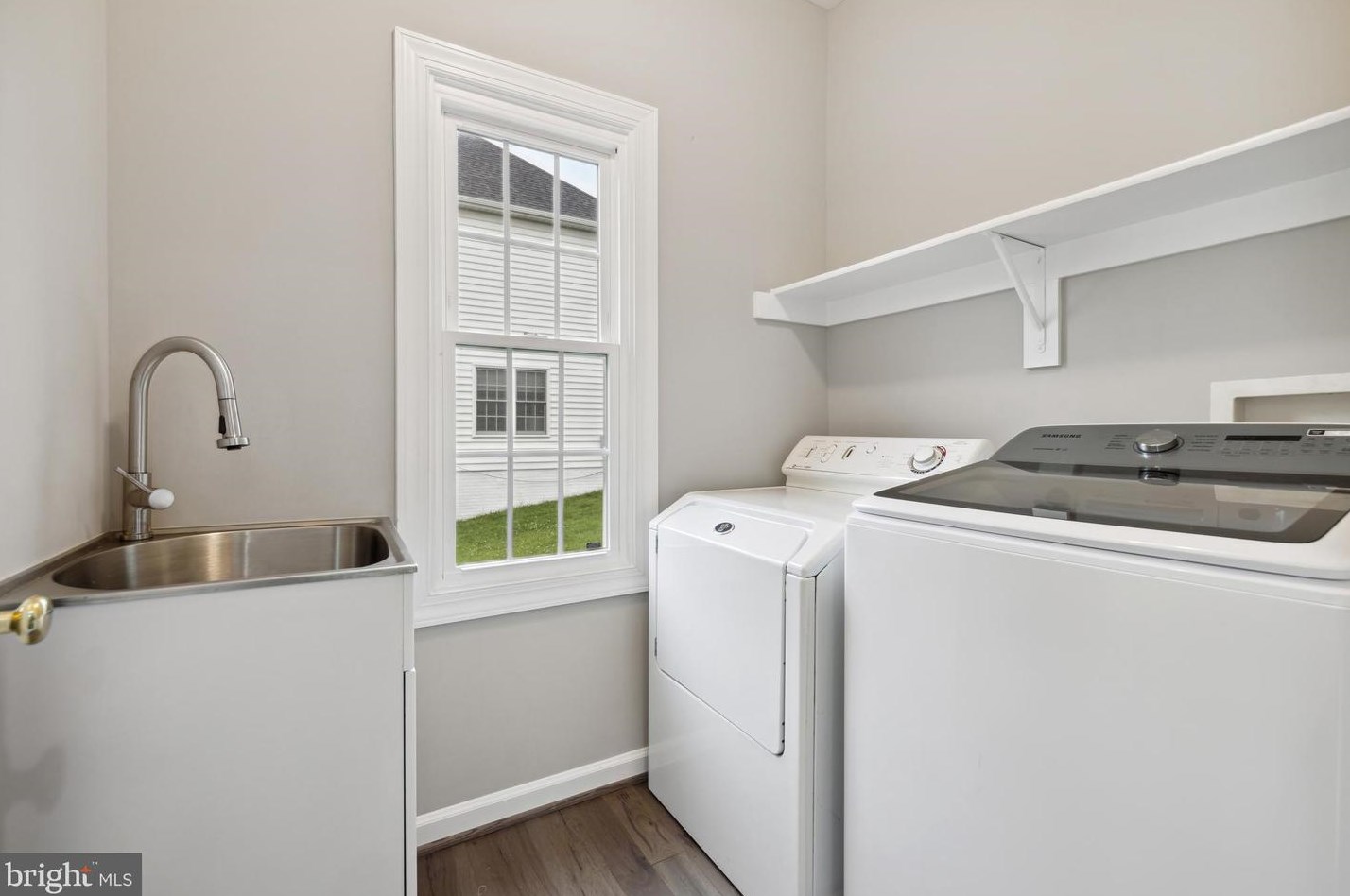 7106 Stratos Ln, Gaithersburg MD  20879-5424 exterior