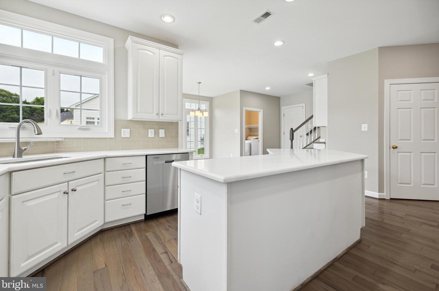 7106 Stratos Ln, Gaithersburg MD  20879-5424 exterior