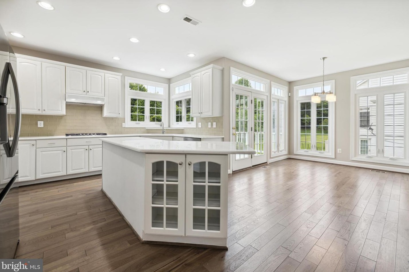 7106 Stratos Ln, Gaithersburg MD  20879-5424 exterior