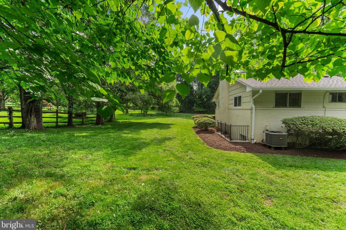 12830 Lacy Dr, Silver Spring MD 20904-2917 exterior