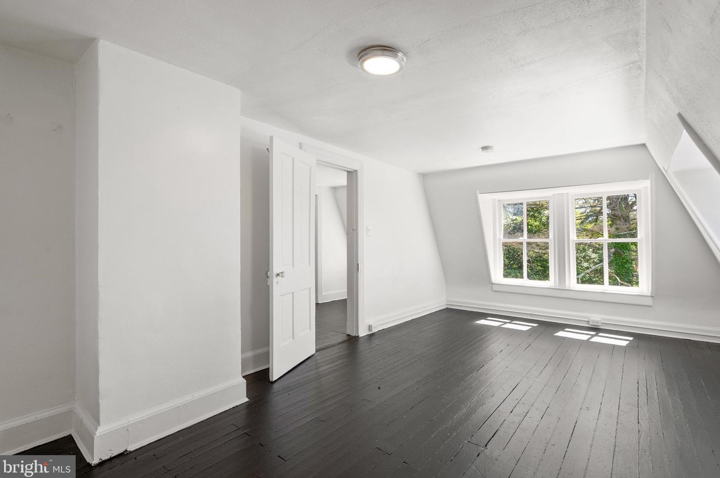 1102 Edgevale Rd, Silver Spring MD 20910-1612 exterior