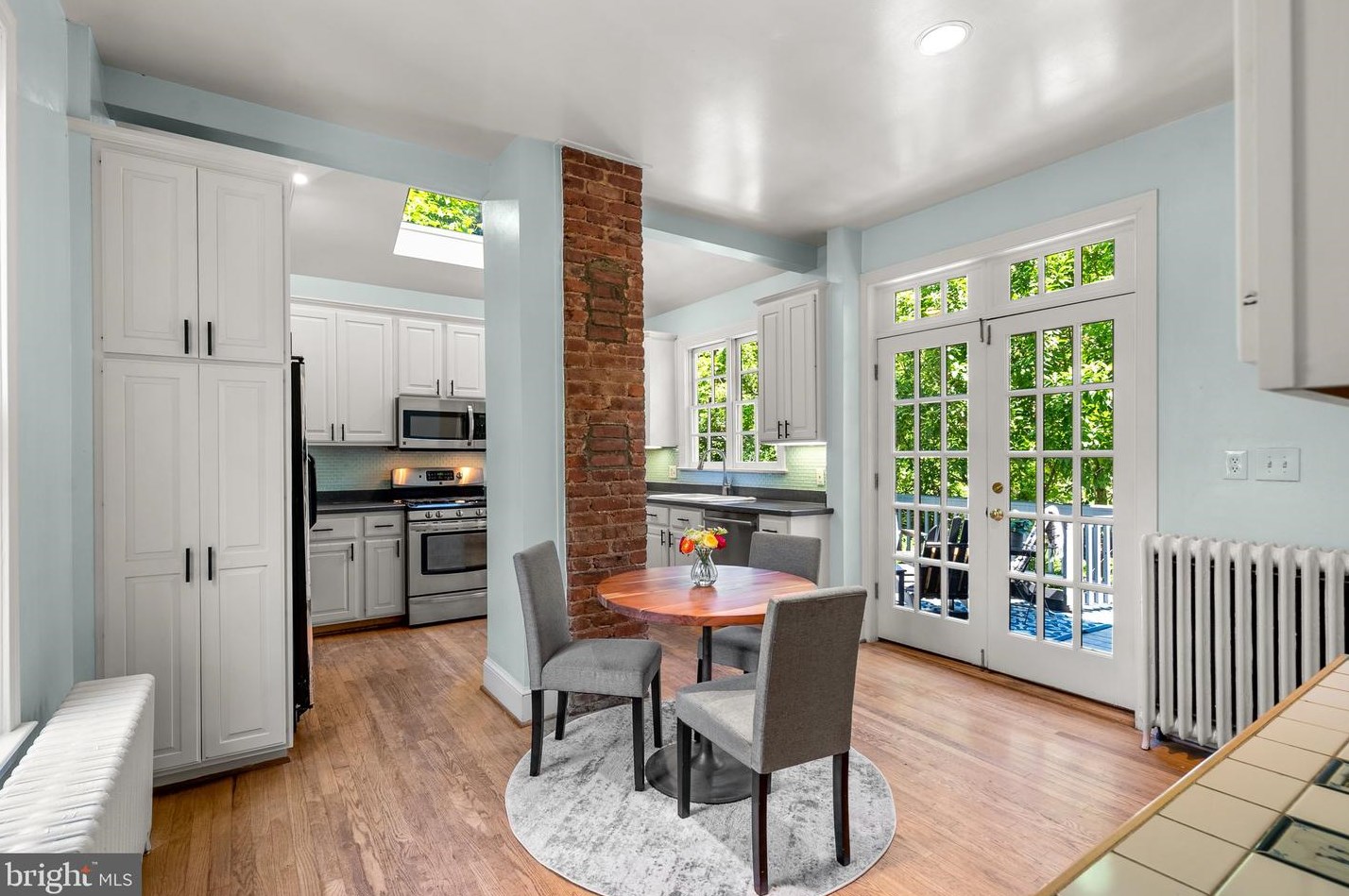 1102 Edgevale Rd, Silver Spring MD 20910-1612 exterior