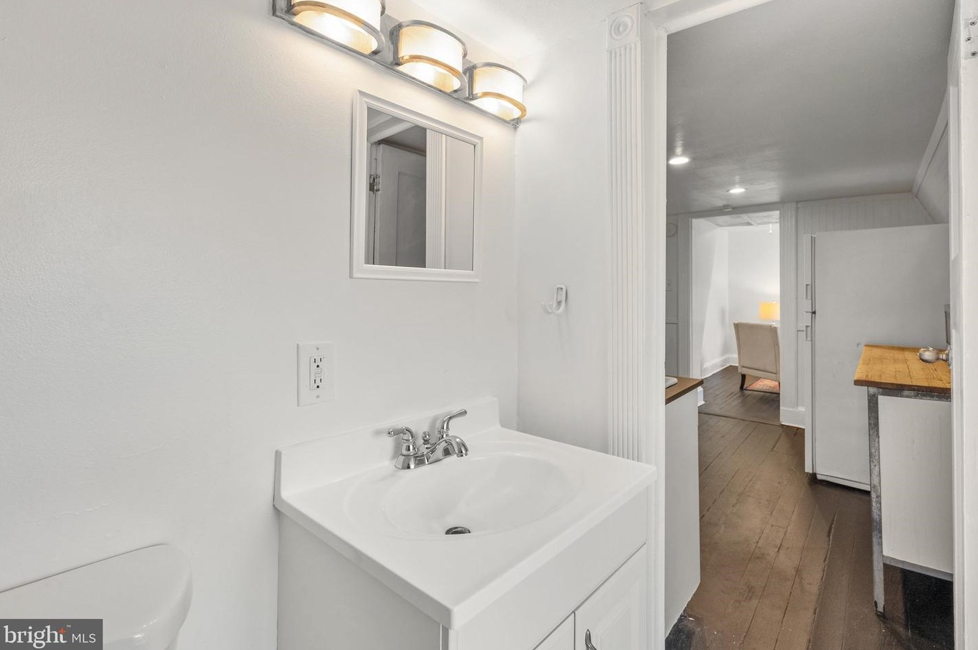 1102 Edgevale Rd, Silver Spring MD 20910-1612 exterior