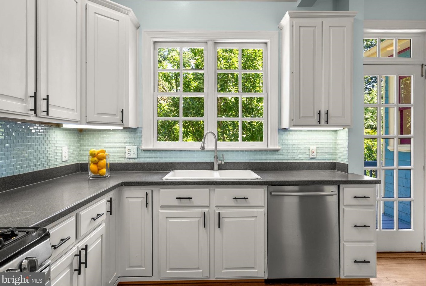 1102 Edgevale Rd, Silver Spring MD 20910-1612 exterior