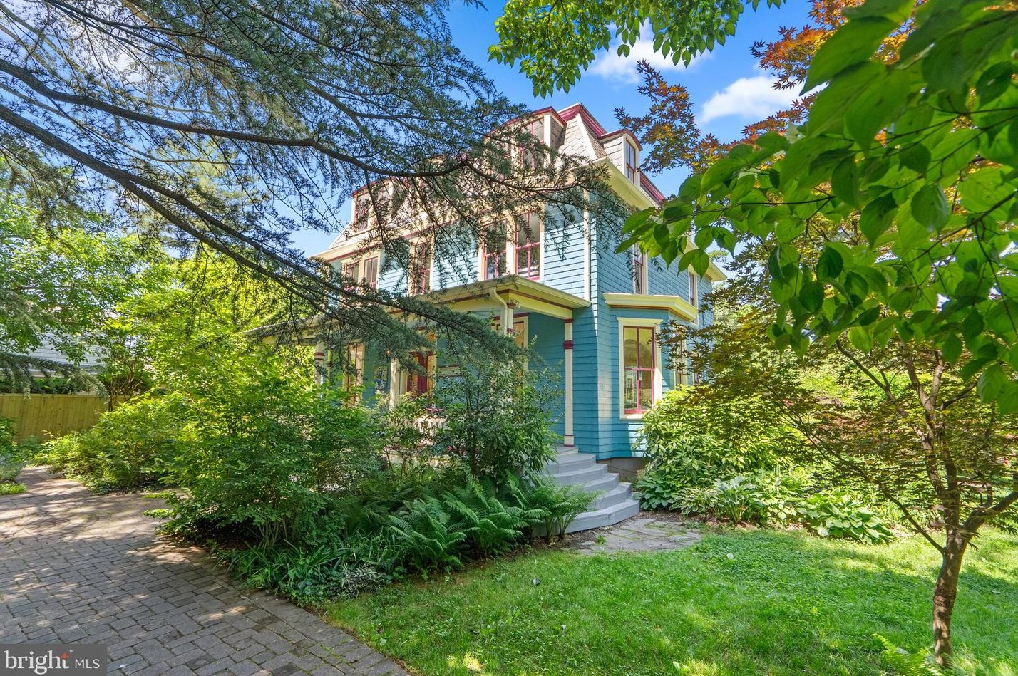 1102 Edgevale Rd, Silver Spring MD 20910-1612 exterior