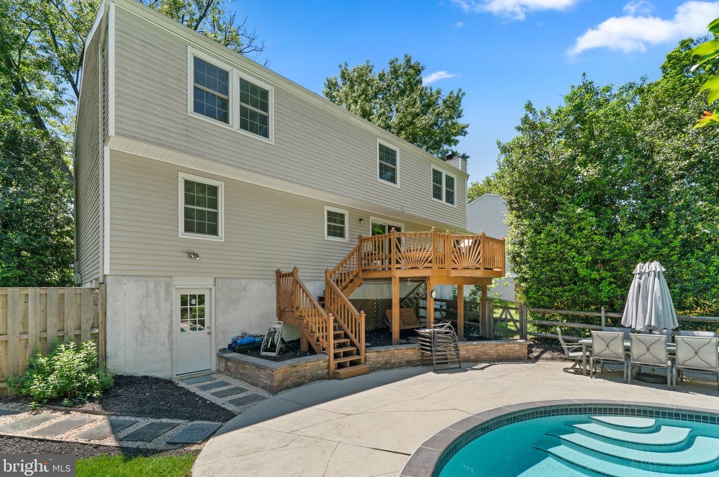 8209 Langport Ter, Gaithersburg MD 20877-1199 exterior