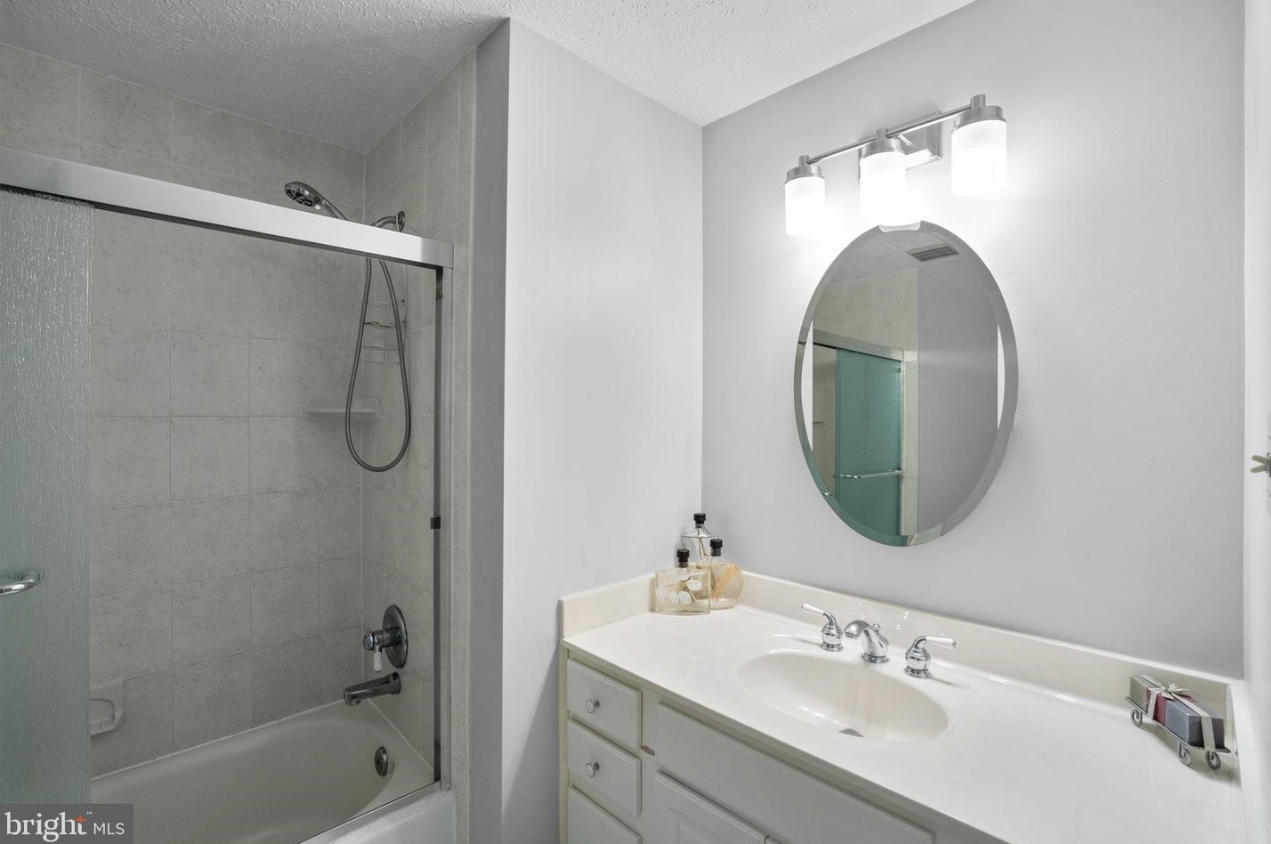 8209 Langport Ter, Gaithersburg MD 20877-1199 exterior