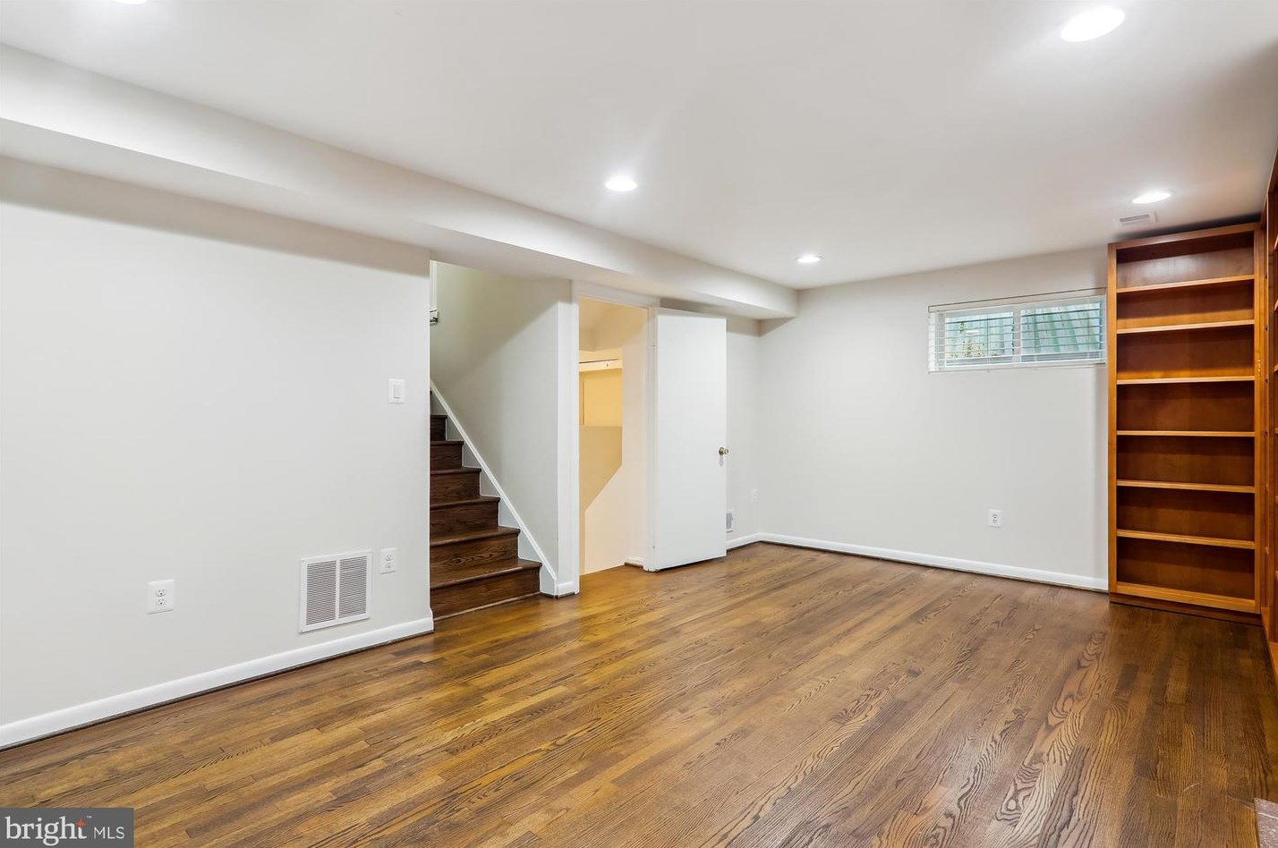 300 Lamberton Dr, Silver Spring MD 20902-3069 exterior