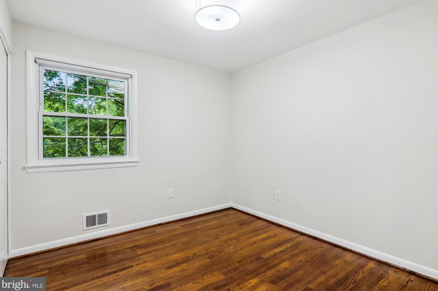 300 Lamberton Dr, Silver Spring MD 20902-3069 exterior