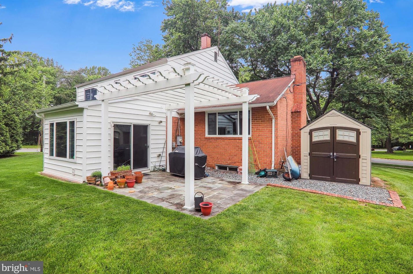 300 Lamberton Dr, Silver Spring MD 20902-3069 exterior