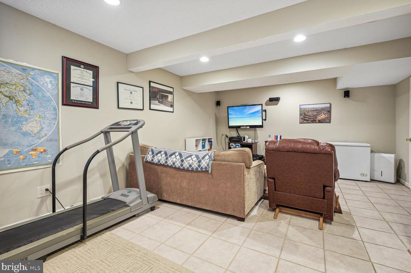 4608 Flower Vly Dr, Rockville MD 20853-1810 exterior