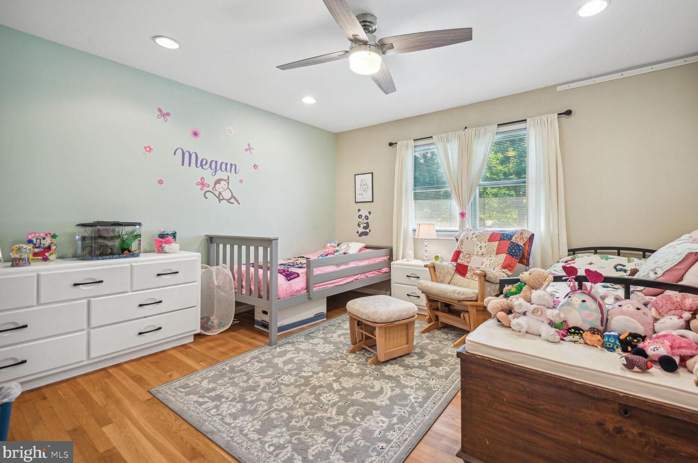 4608 Flower Vly Dr, Rockville MD 20853-1810 exterior