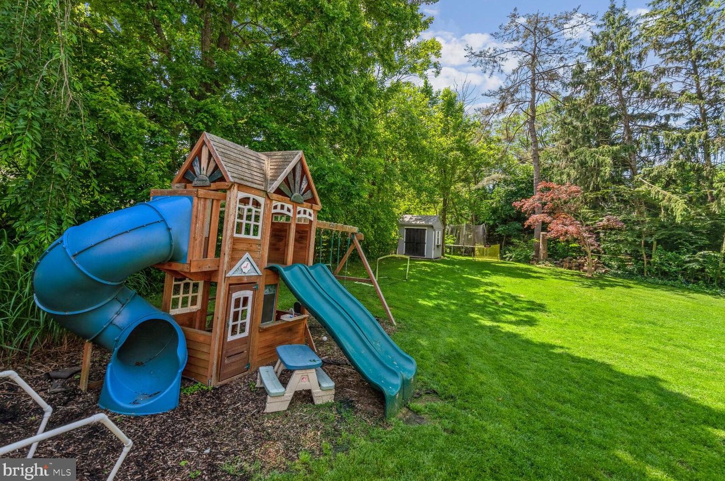 4608 Flower Vly Dr, Rockville MD 20853-1810 exterior