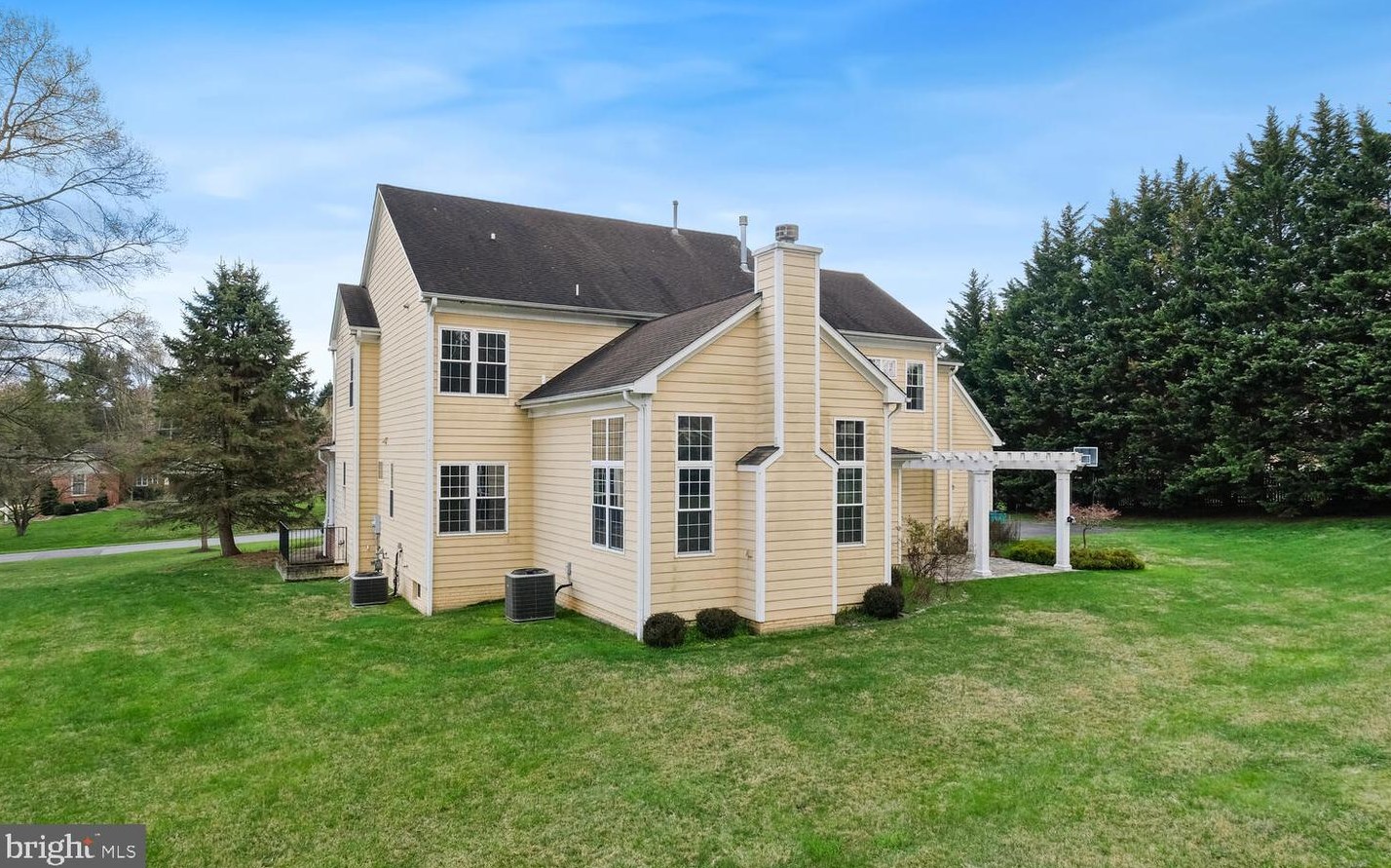 15506 Norman Dr, Gaithersburg MD 20878-3525 exterior