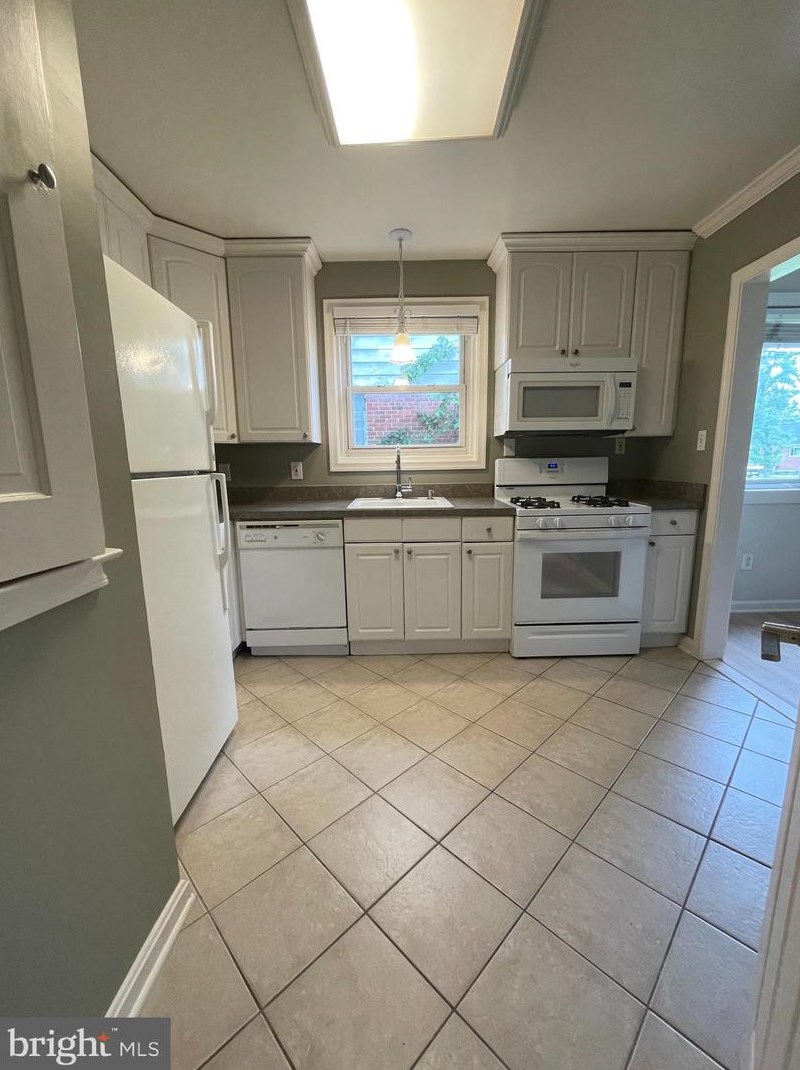 9713 Braddock Rd, Silver Spring MD 20903-1911 exterior