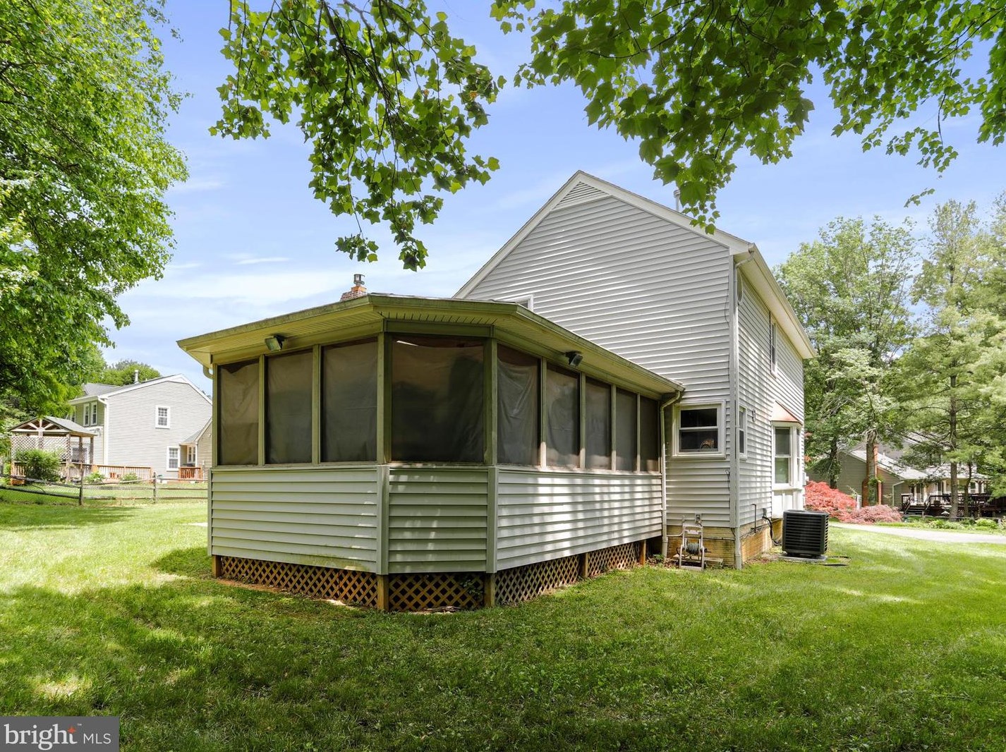 15604 Twin Vly Ct, Silver Spring MD 20906-1042 exterior