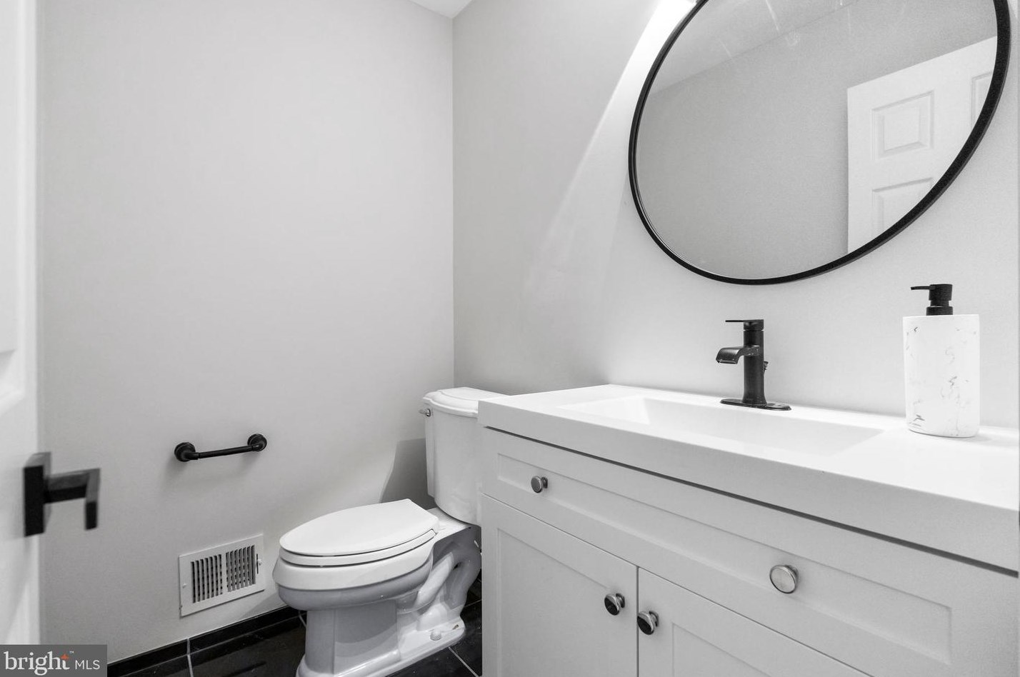 8740 Fls Chapel Way, Rockville MD 20854-2455 exterior