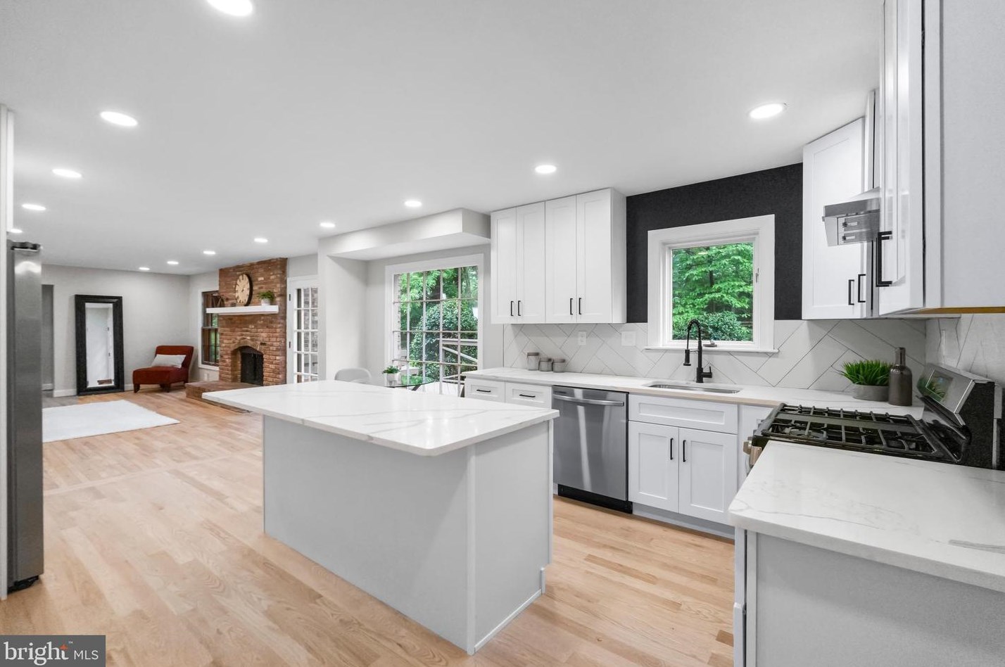 8740 Fls Chapel Way, Rockville MD 20854-2455 exterior