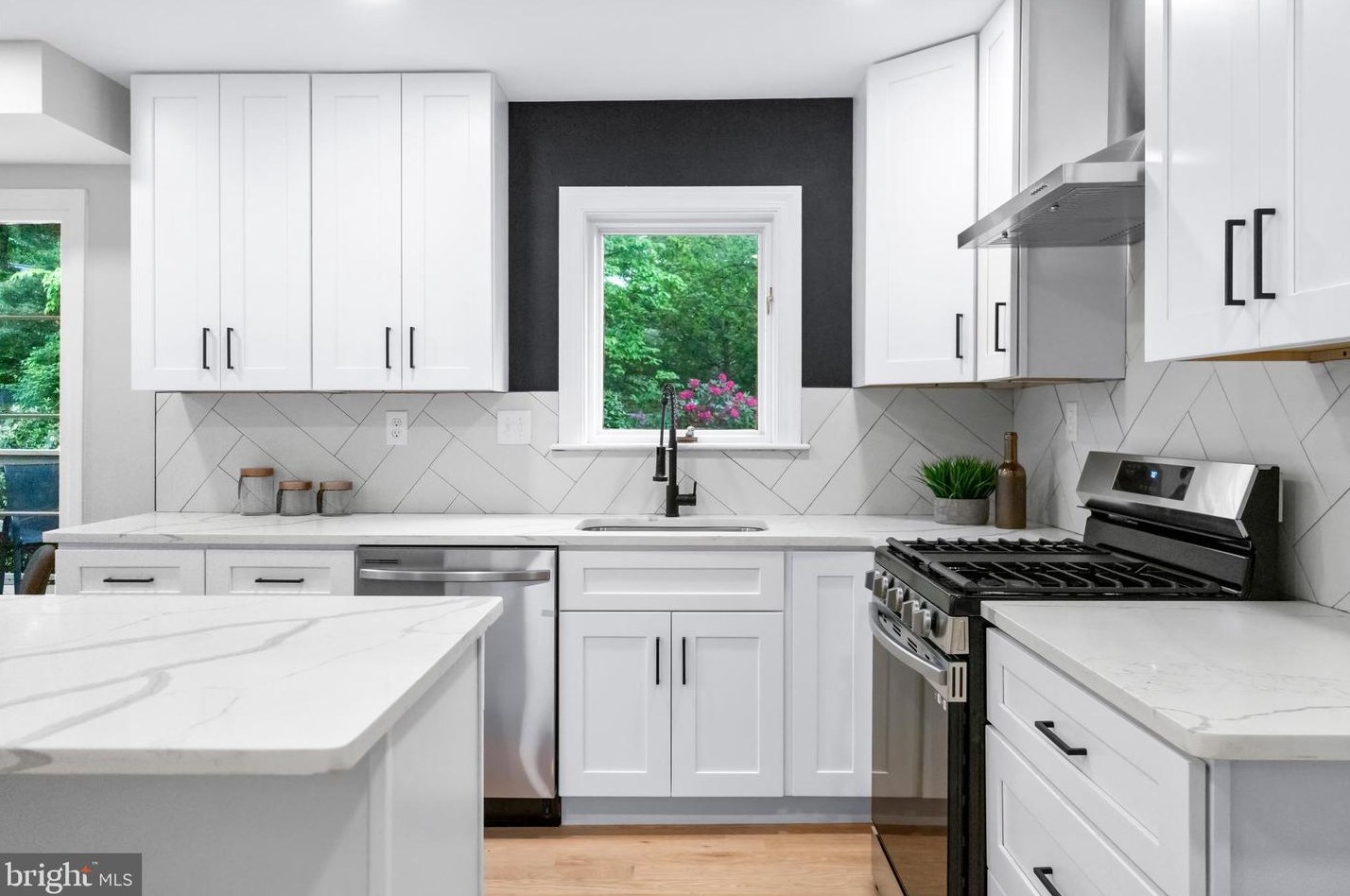 8740 Fls Chapel Way, Rockville MD 20854-2455 exterior