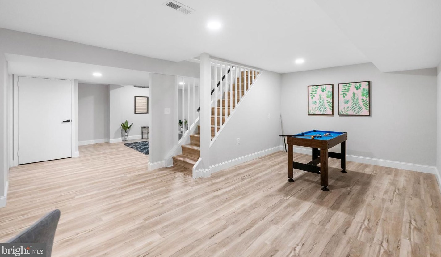 8740 Fls Chapel Way, Rockville MD 20854-2455 exterior