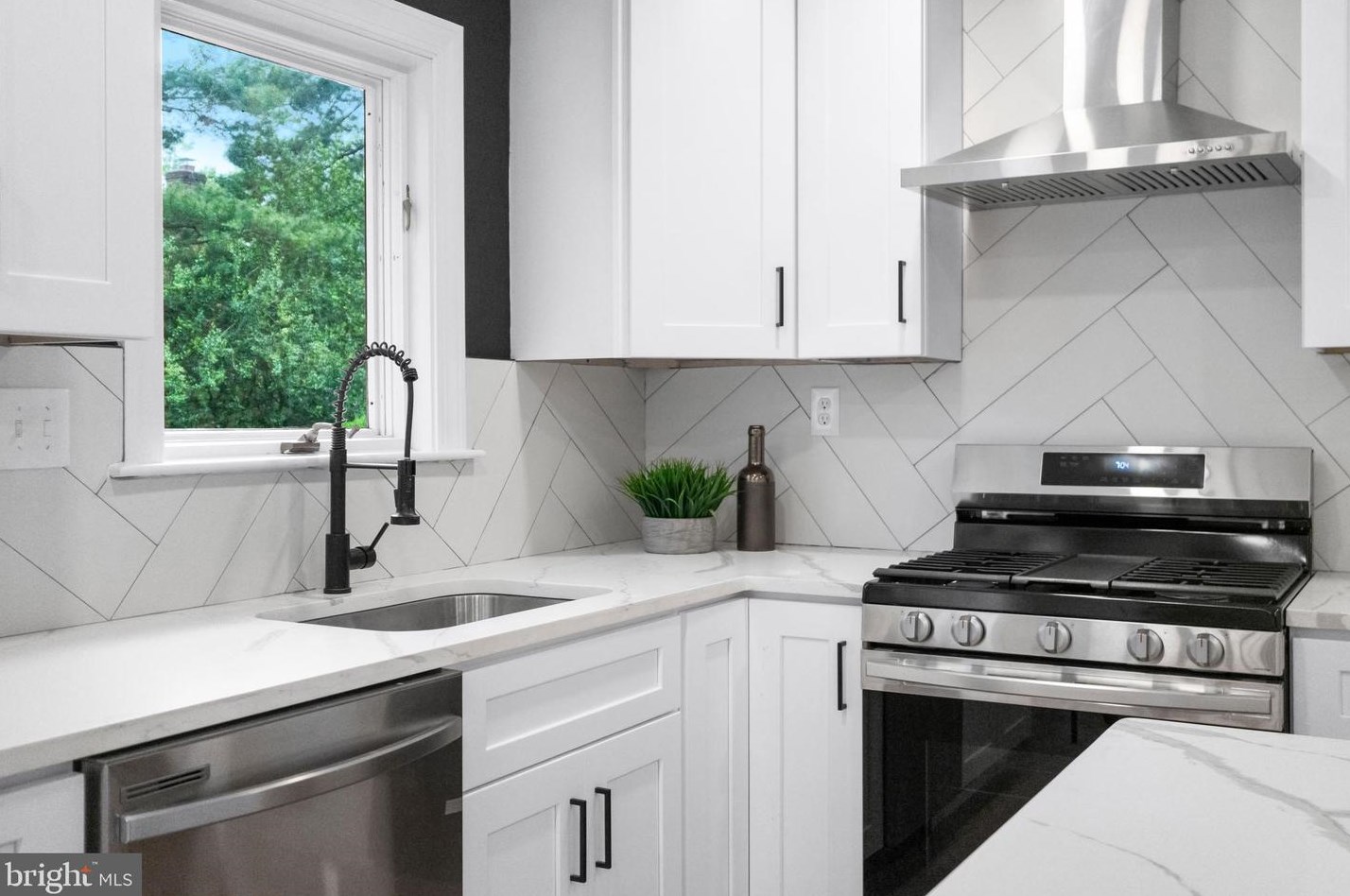 8740 Fls Chapel Way, Rockville MD 20854-2455 exterior