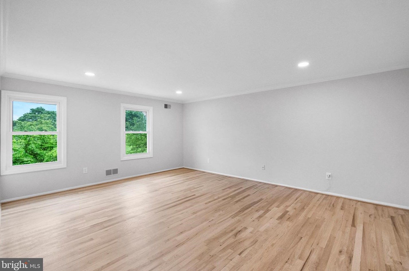 8740 Fls Chapel Way, Rockville MD 20854-2455 exterior