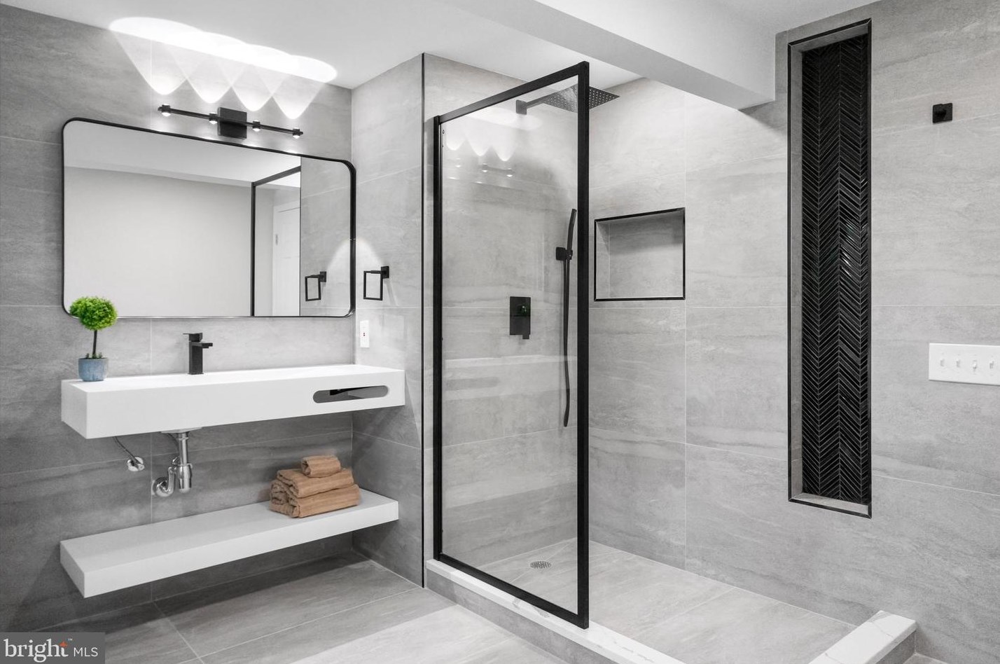 8740 Fls Chapel Way, Rockville MD 20854-2455 exterior