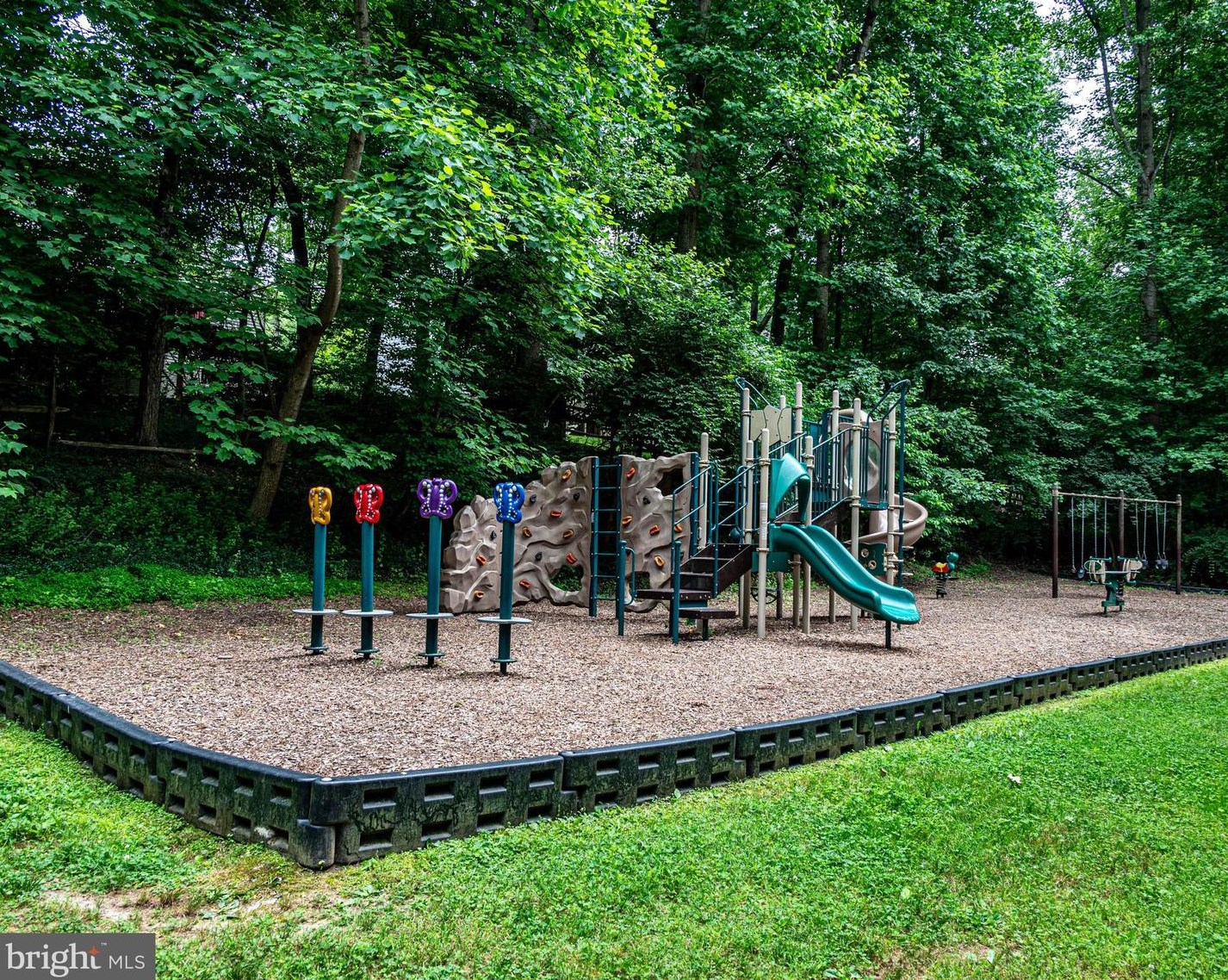 1830 Greenplace Ter, Rockville MD 20850-2942 exterior