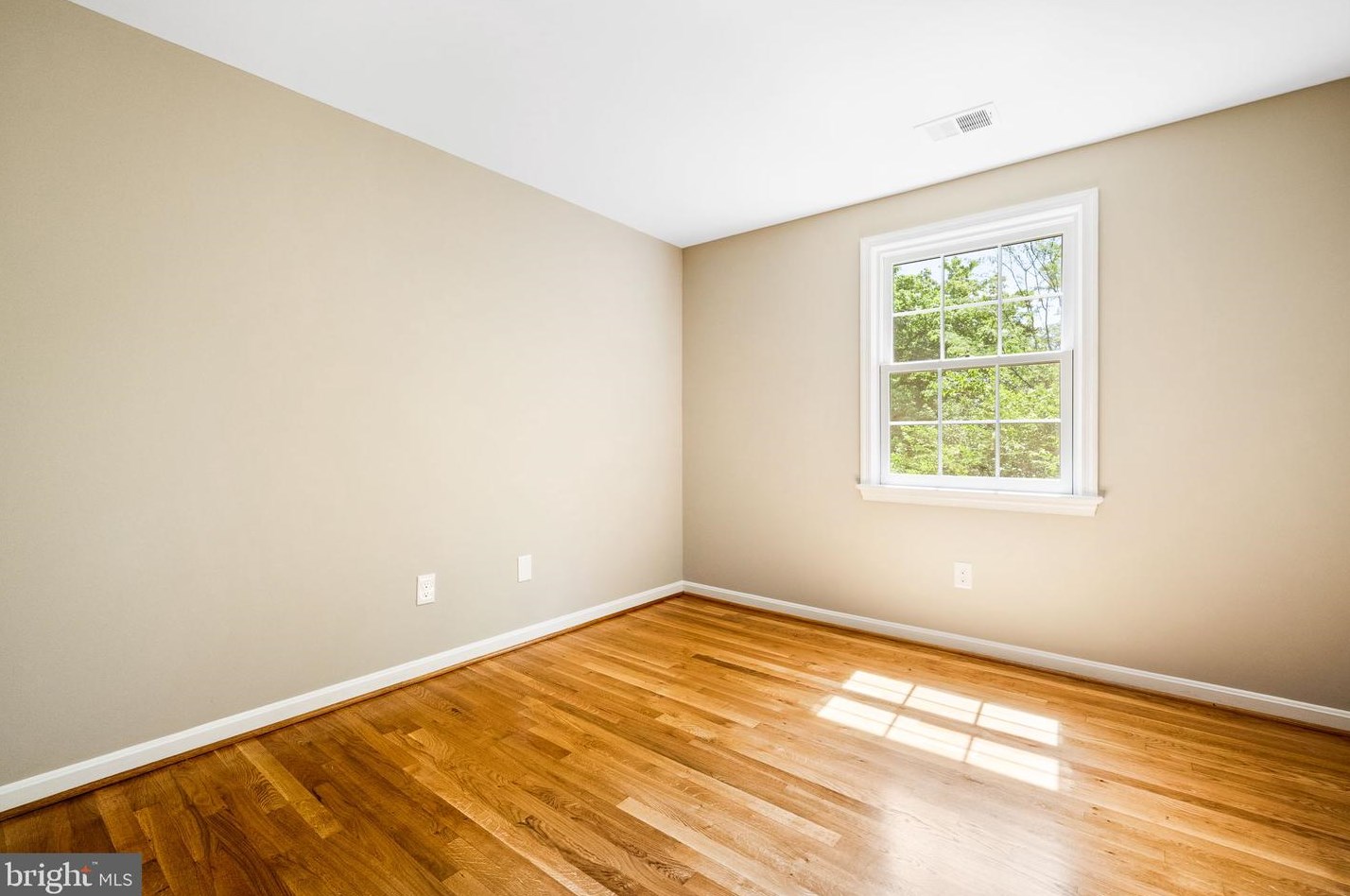 1830 Greenplace Ter, Rockville MD 20850-2942 exterior