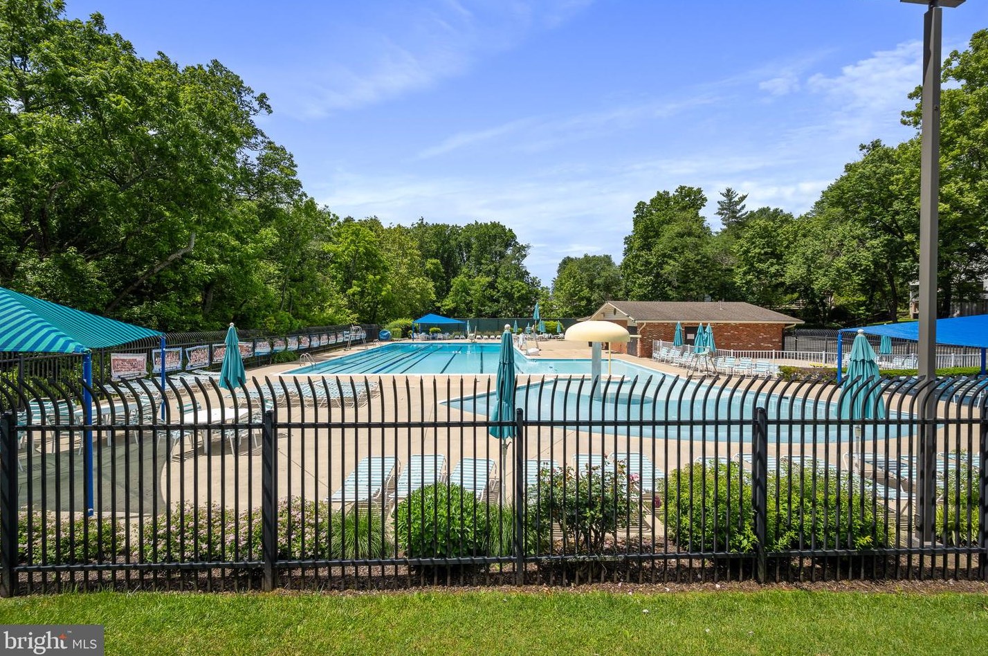 1830 Greenplace Ter, Rockville MD 20850-2942 exterior