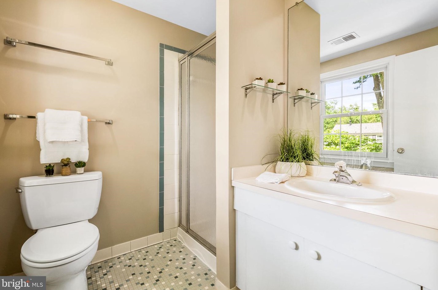 1830 Greenplace Ter, Rockville MD 20850-2942 exterior