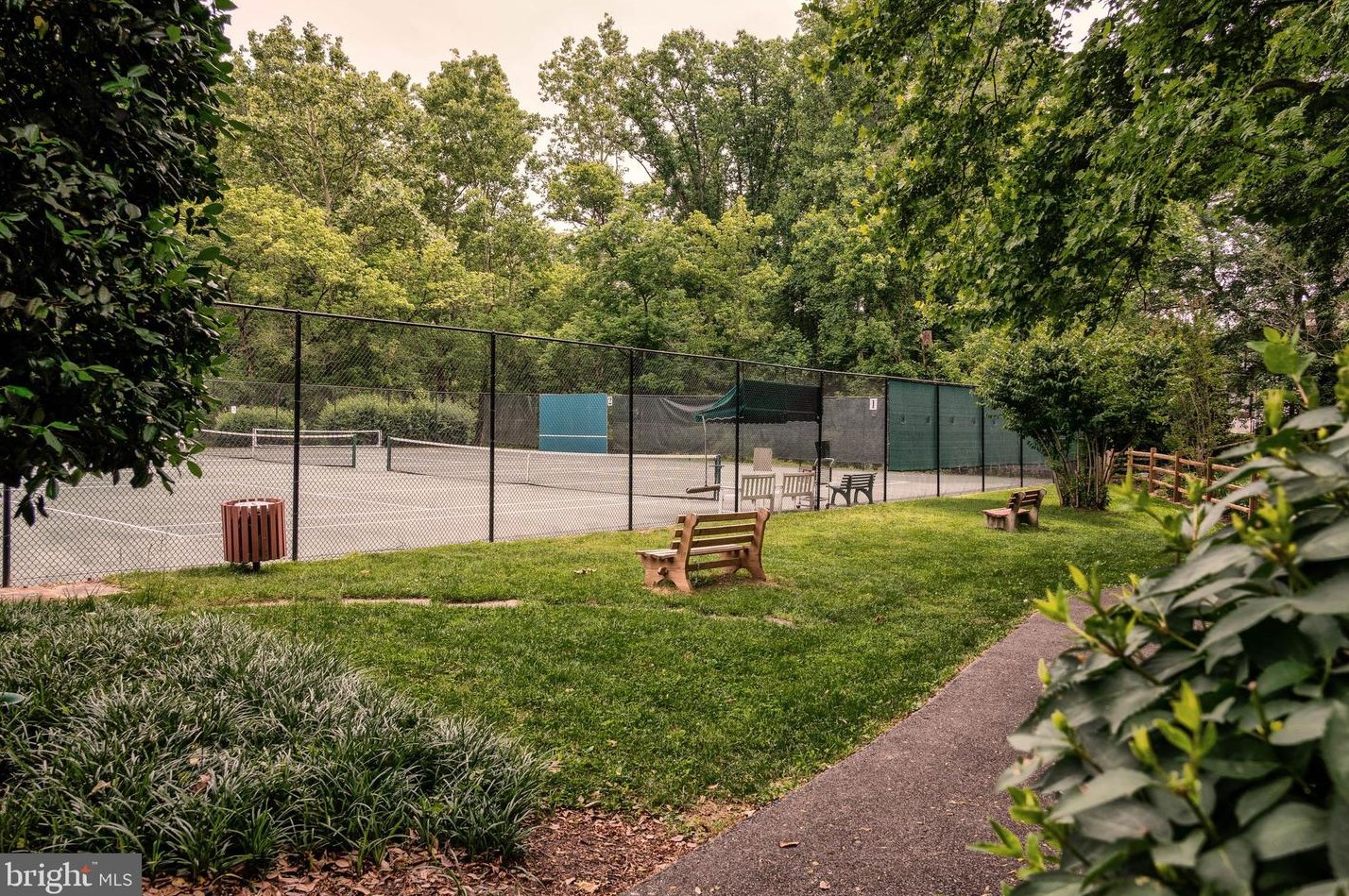 1830 Greenplace Ter, Rockville MD 20850-2942 exterior