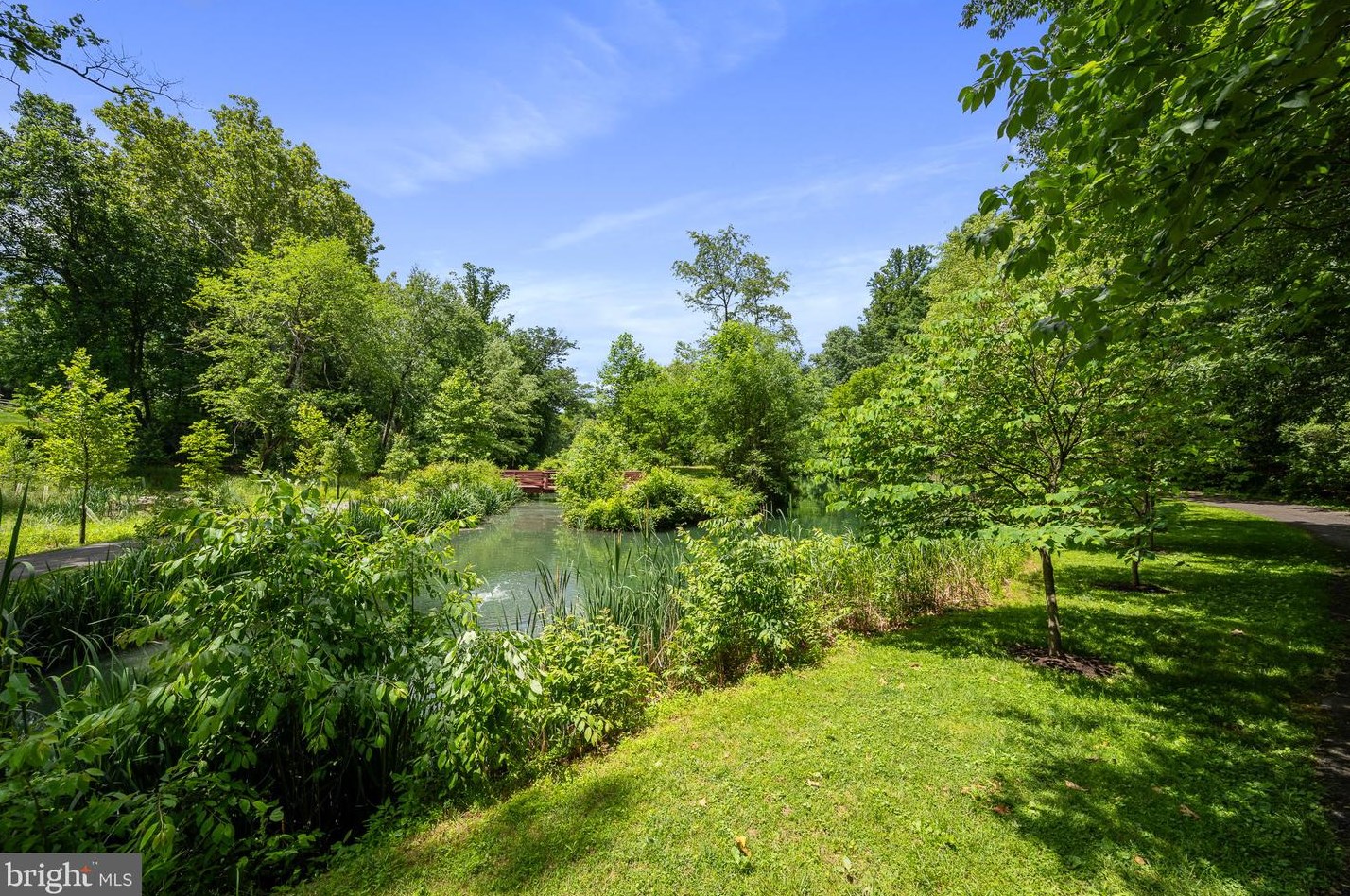 1830 Greenplace Ter, Rockville MD 20850-2942 exterior