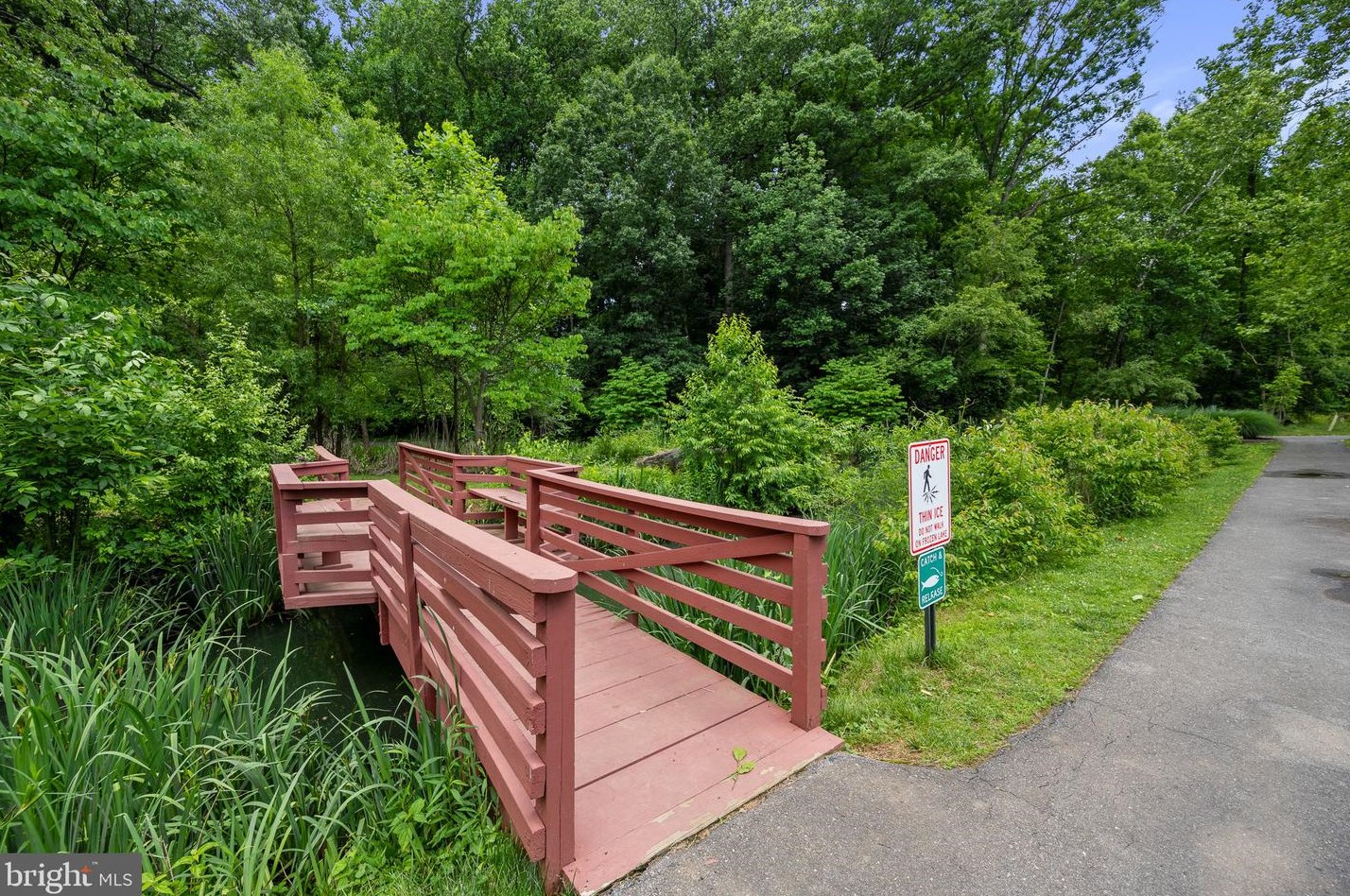 1830 Greenplace Ter, Rockville MD 20850-2942 exterior