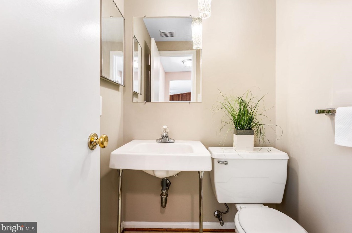 1830 Greenplace Ter, Rockville MD 20850-2942 exterior