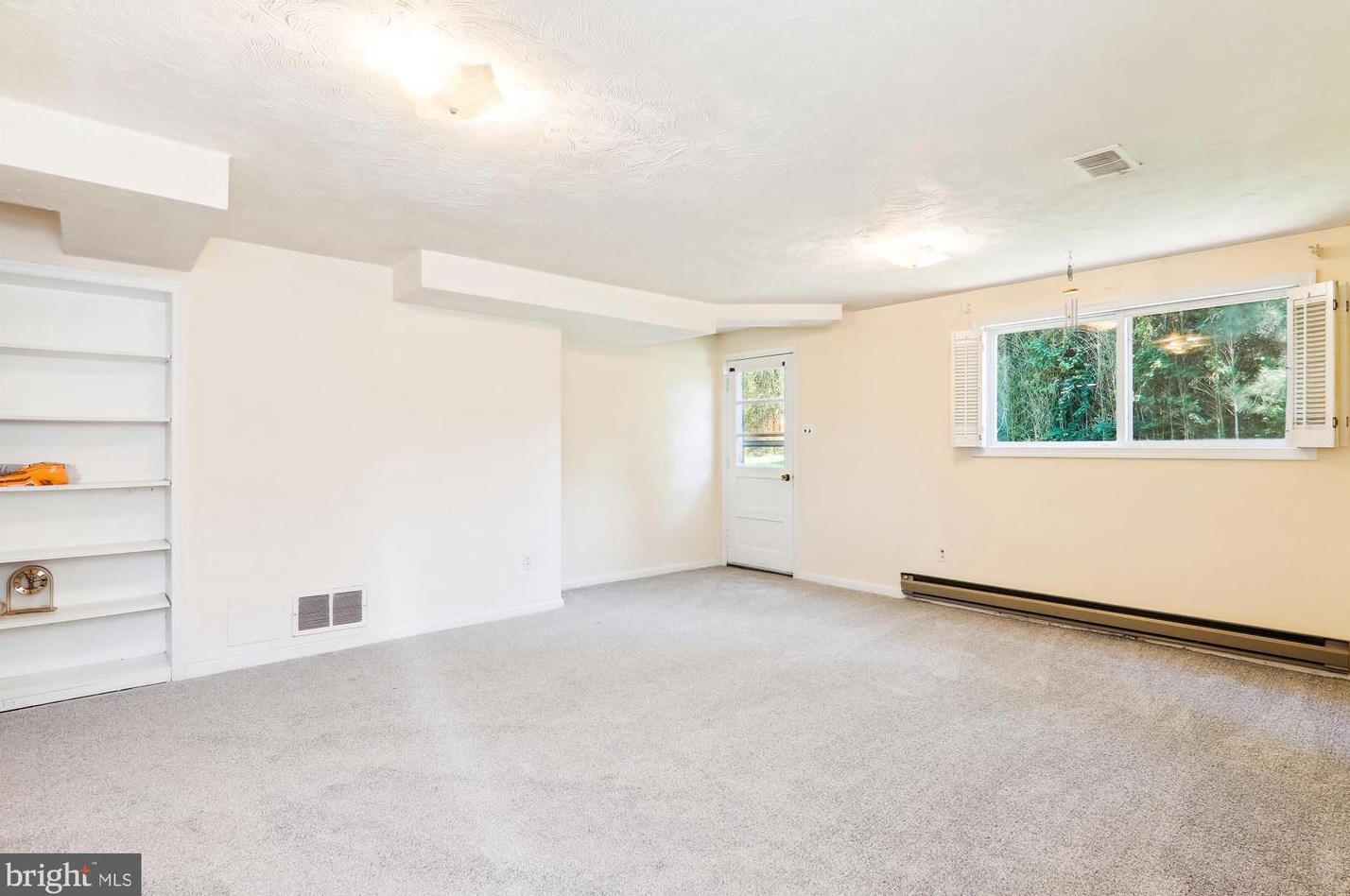 812 Venice Dr, Silver Spring MD 20904-2065 exterior