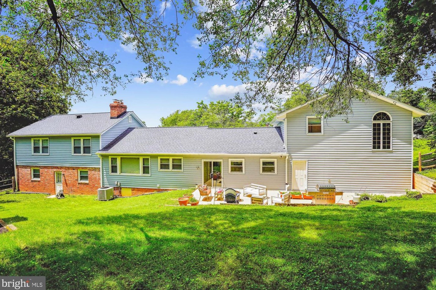 17809 Princess Anne Dr, Olney MD  20832-2218 exterior