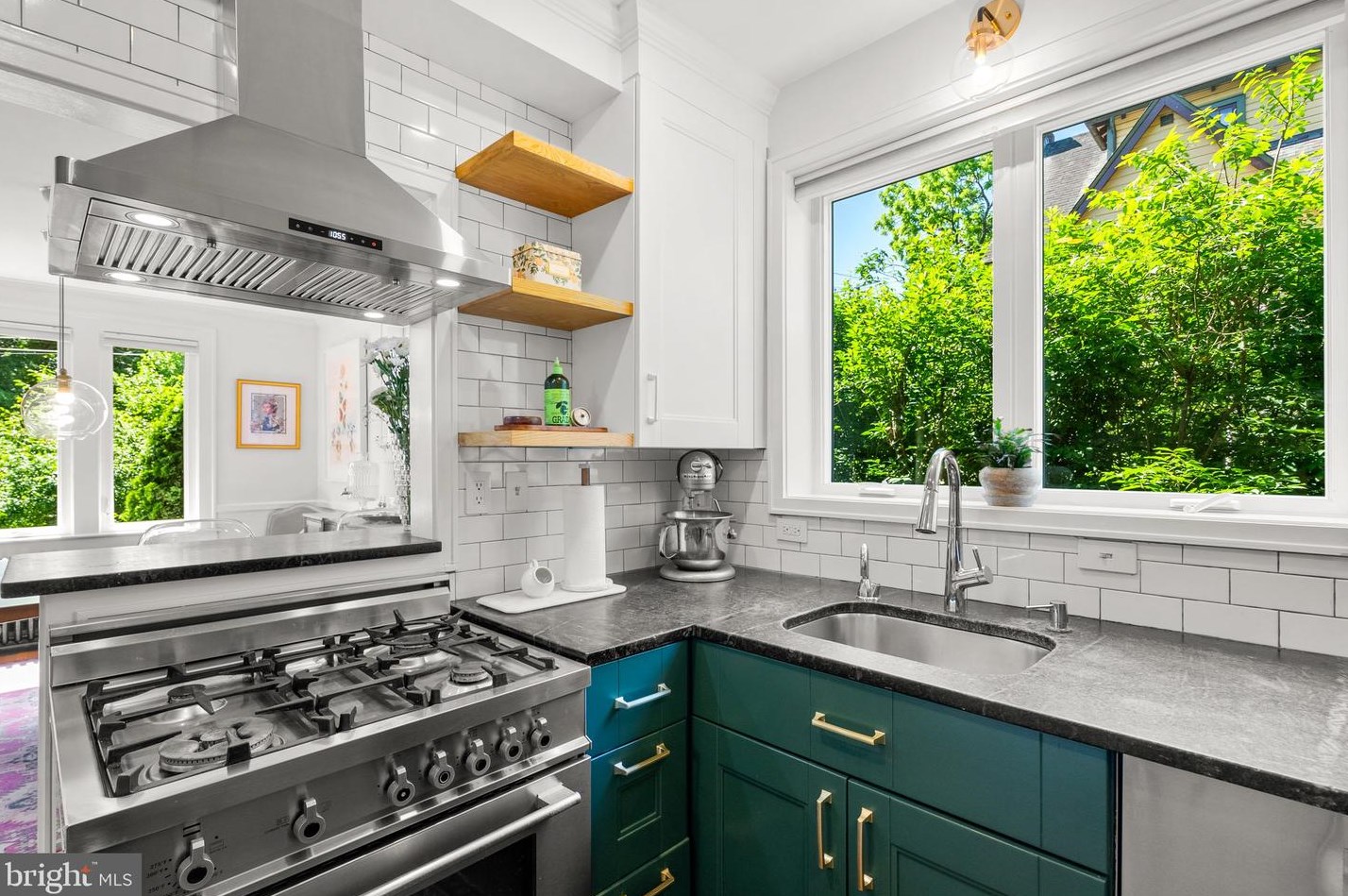 609 Pershing Dr, Silver Spring MD 20910-4489 exterior