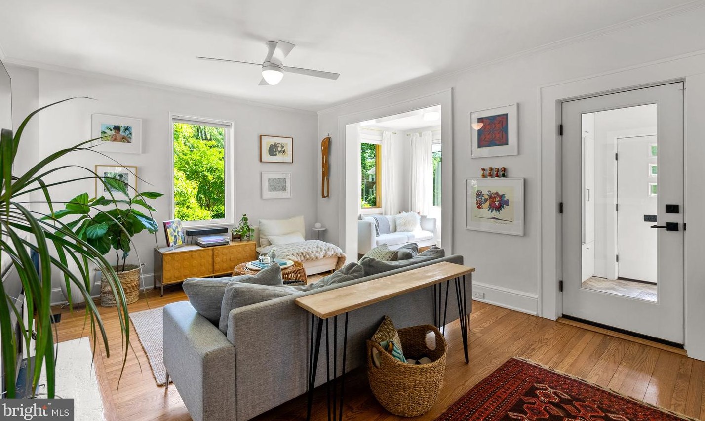 609 Pershing Dr, Silver Spring MD 20910-4489 exterior