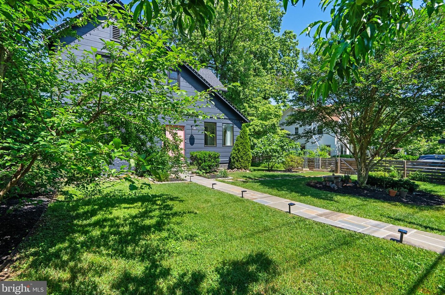 609 Pershing Dr, Silver Spring MD 20910-4489 exterior