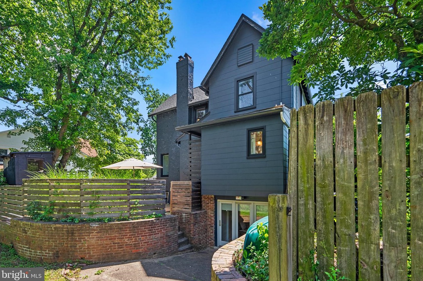 609 Pershing Dr, Silver Spring MD 20910-4489 exterior