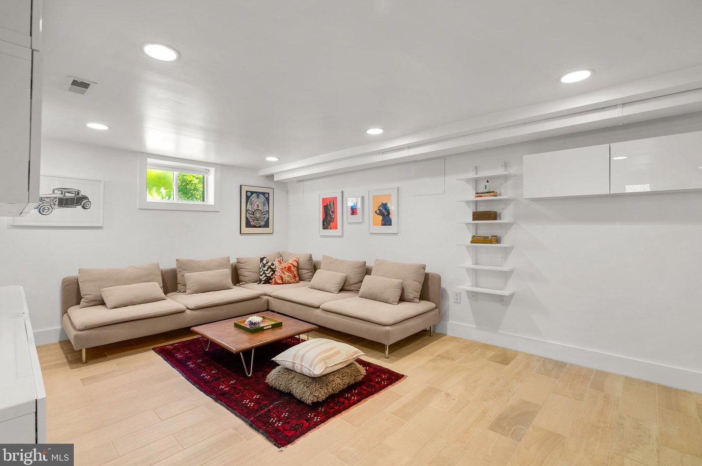 609 Pershing Dr, Silver Spring MD 20910-4489 exterior