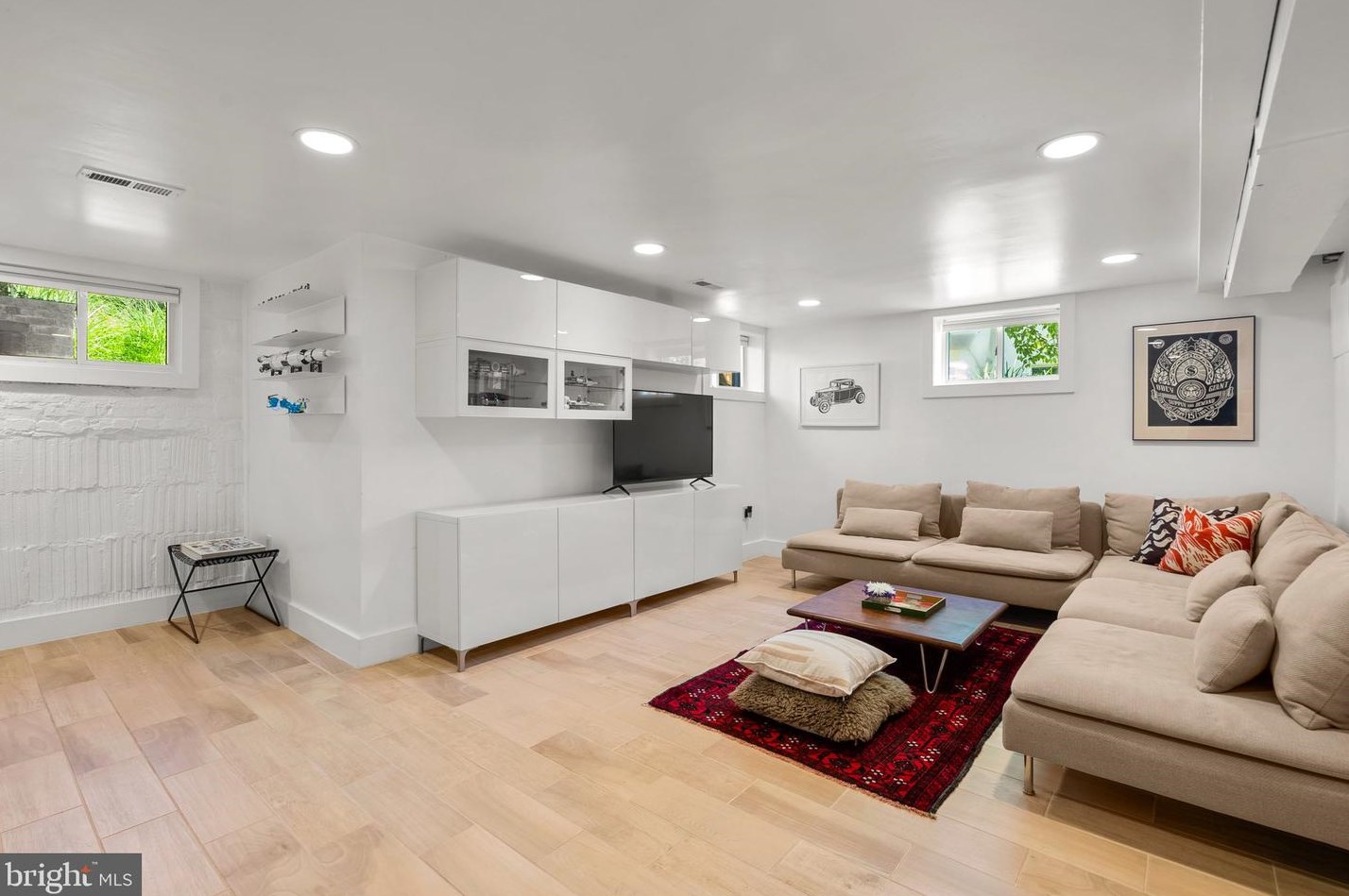 609 Pershing Dr, Silver Spring MD 20910-4489 exterior