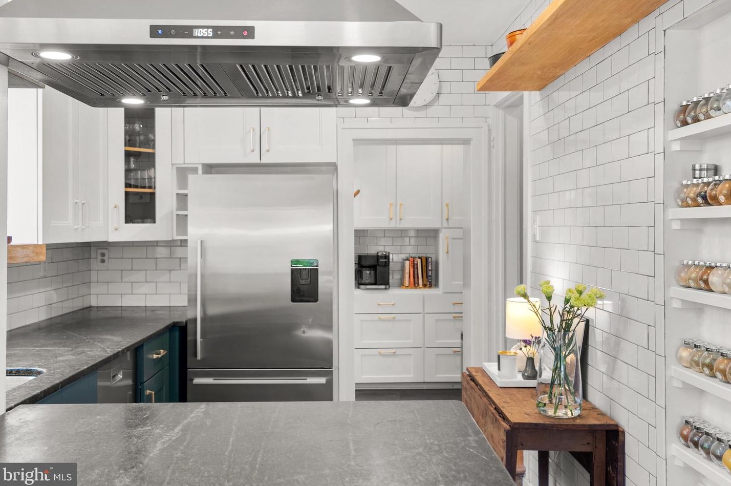 609 Pershing Dr, Silver Spring MD 20910-4489 exterior