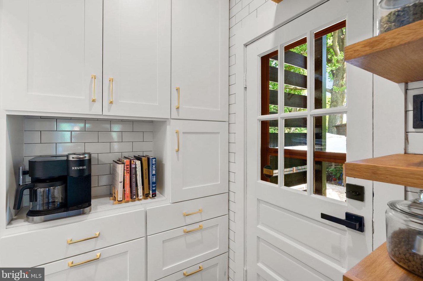 609 Pershing Dr, Silver Spring MD 20910-4489 exterior