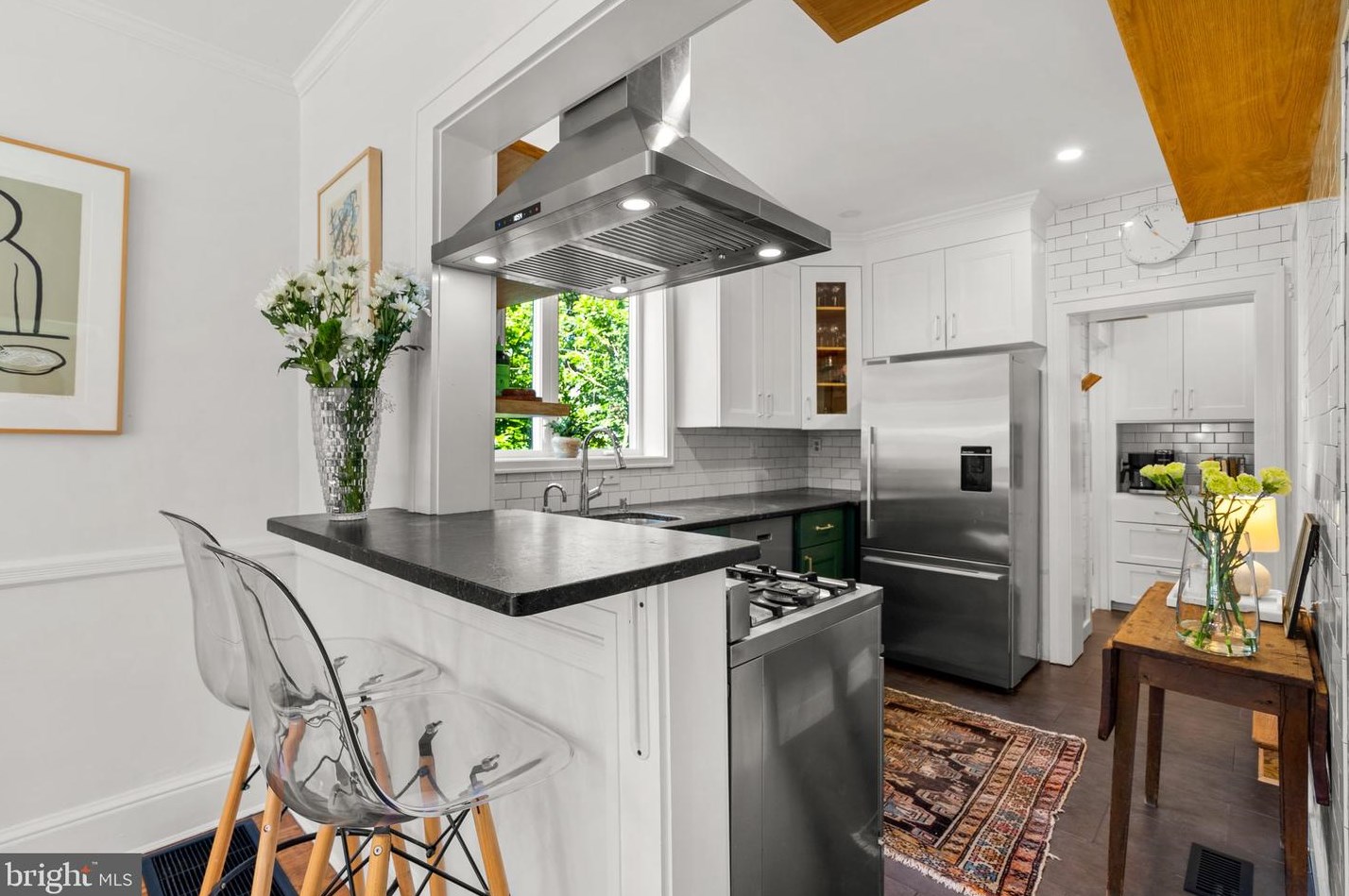 609 Pershing Dr, Silver Spring MD 20910-4489 exterior